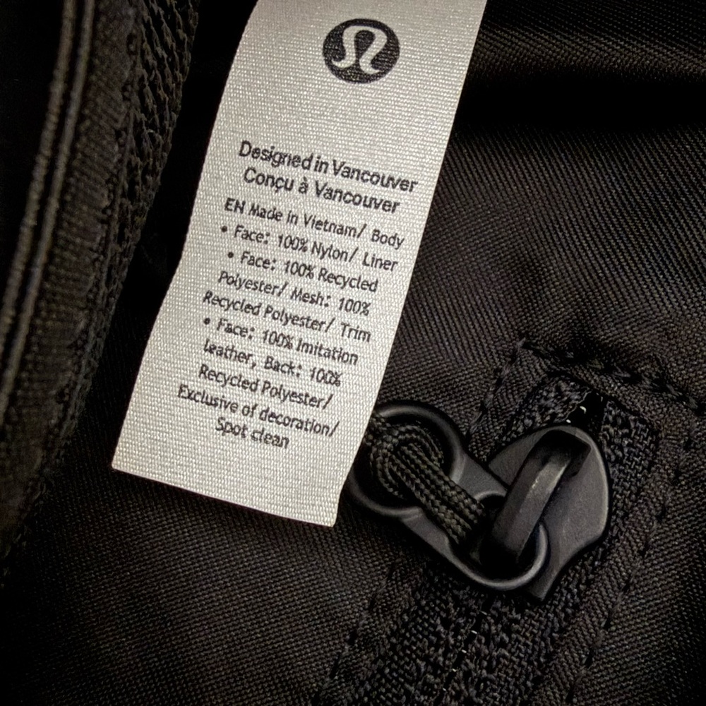 Lululemon Quilted Grid Small Tote, Black - Picture 12 of 16